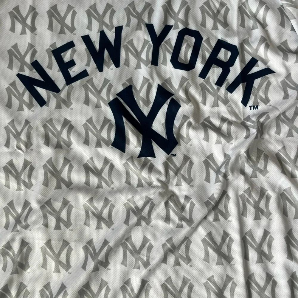 MLB New York Yankees Jersey Shirt - Picture 4 of 7